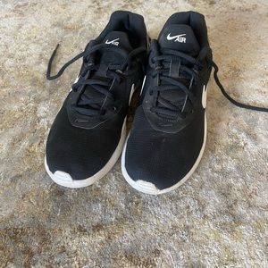 Women’s Nike air sneakers